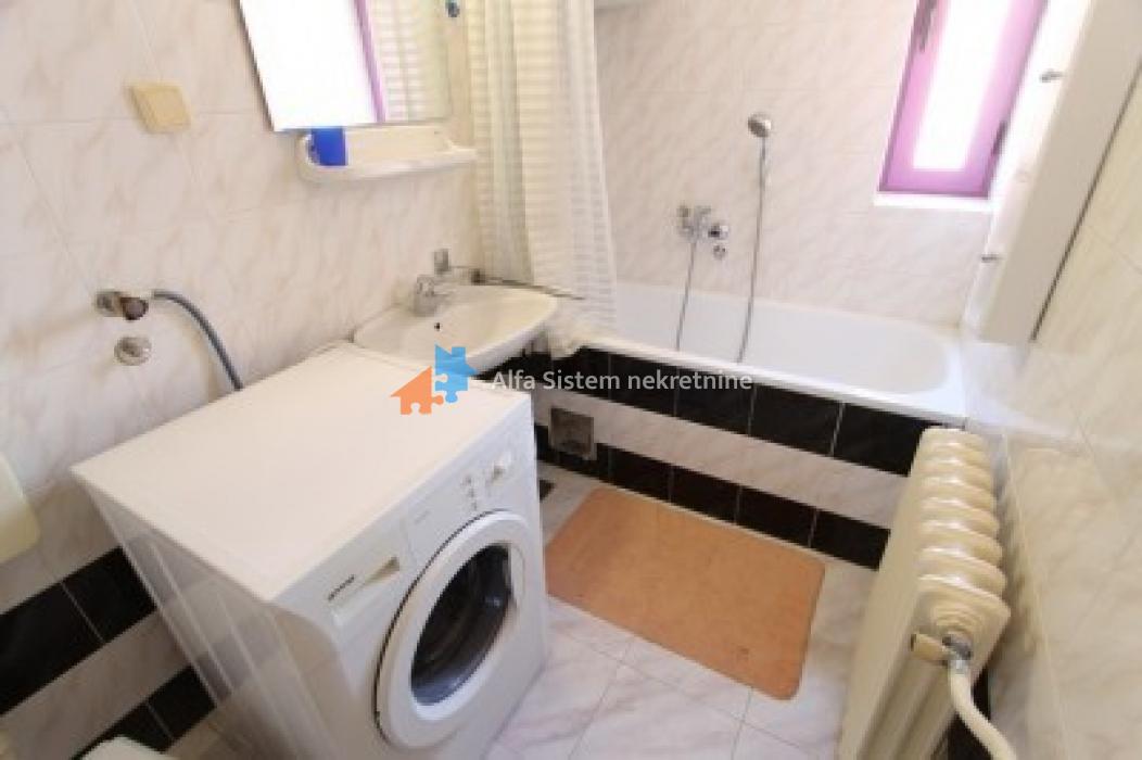 Izdavanje: Četvorosoban stan 140 m², Banovo brdo – Beograd
