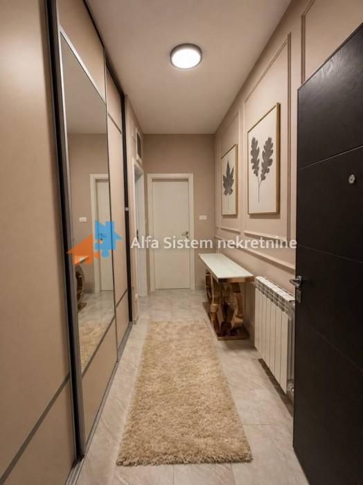 Izdavanje: Četvorosoban stan 95 m², Dedinje – Beograd
