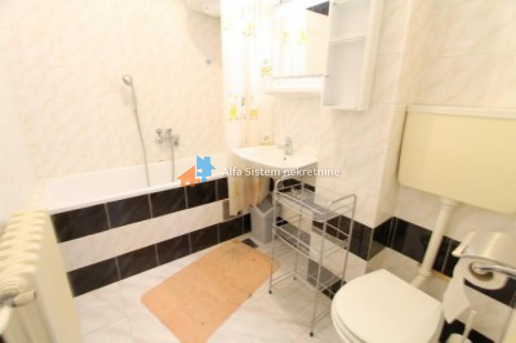 Izdavanje: Četvorosoban stan 140 m², Banovo brdo – Beograd
