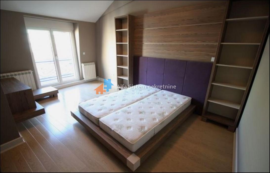 Izdavanje: Četvorosoban stan 180 m², Vračar – Beograd
