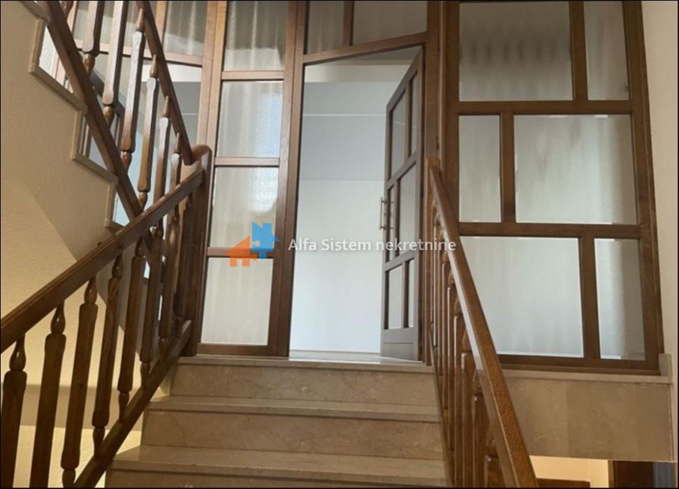 Izdavanje: Kuća 360 m², Voždovac – Beograd