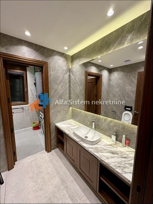Izdavanje: Petosoban stan 350 m², Vračar – Beograd