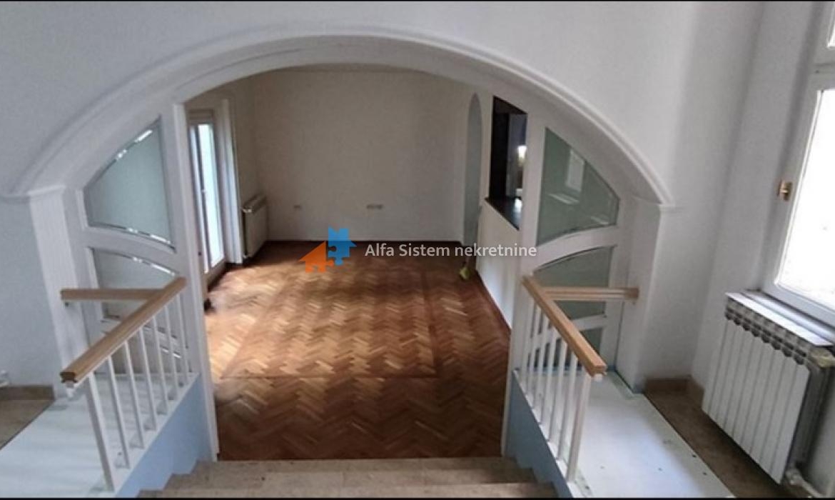 Izdavanje: Petosoban stan 250 m², Vračar – Beograd