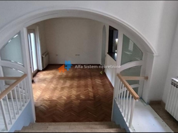 Izdavanje: Petosoban stan 250 m², Vračar – Beograd