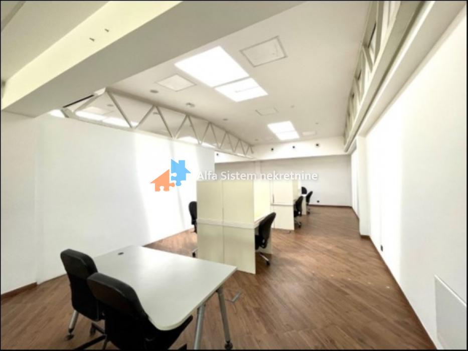Izdavanje: Poslovni prostor 325 m², Zemun – Beograd