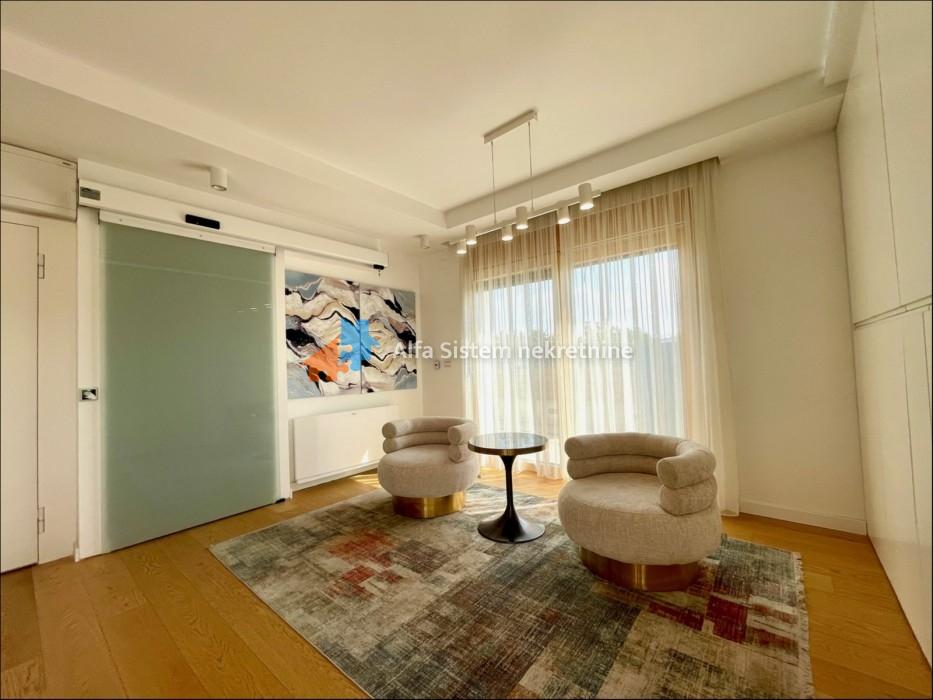 Izdavanje: Petosoban stan 240 m², Vračar – Beograd