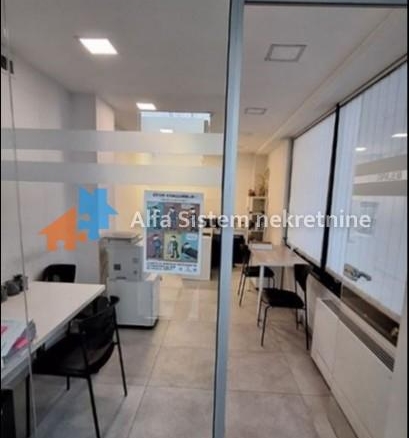 Izdavanje: Poslovni prostor 250 m², Karaburma – Beograd