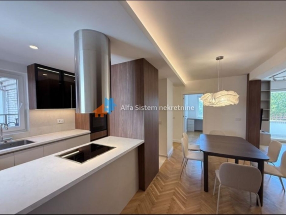 Izdavanje: Četvorosoban stan 90 m², Bežanijska kosa – Beograd
