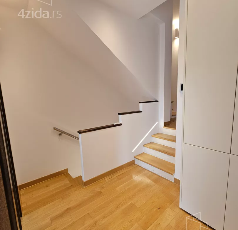 Izdavanje: Kuća 240 m², Dedinje – Beograd