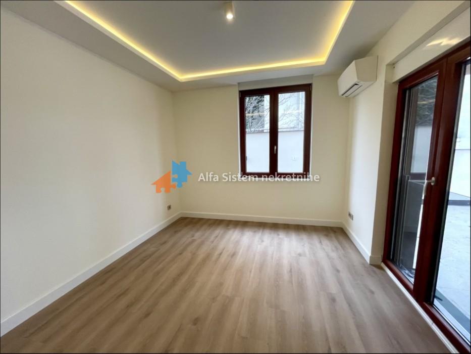 Izdavanje: Četvorosoban stan 153 m², Savski venac – Beograd