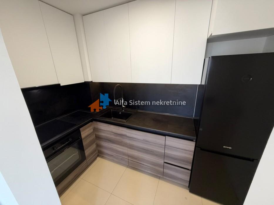 Izdavanje: Četvorosoban stan 80 m², Savski venac – Beograd