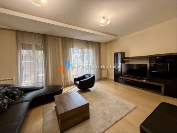 Izdavanje: Četvorosoban stan 185 m², Vračar – Beograd