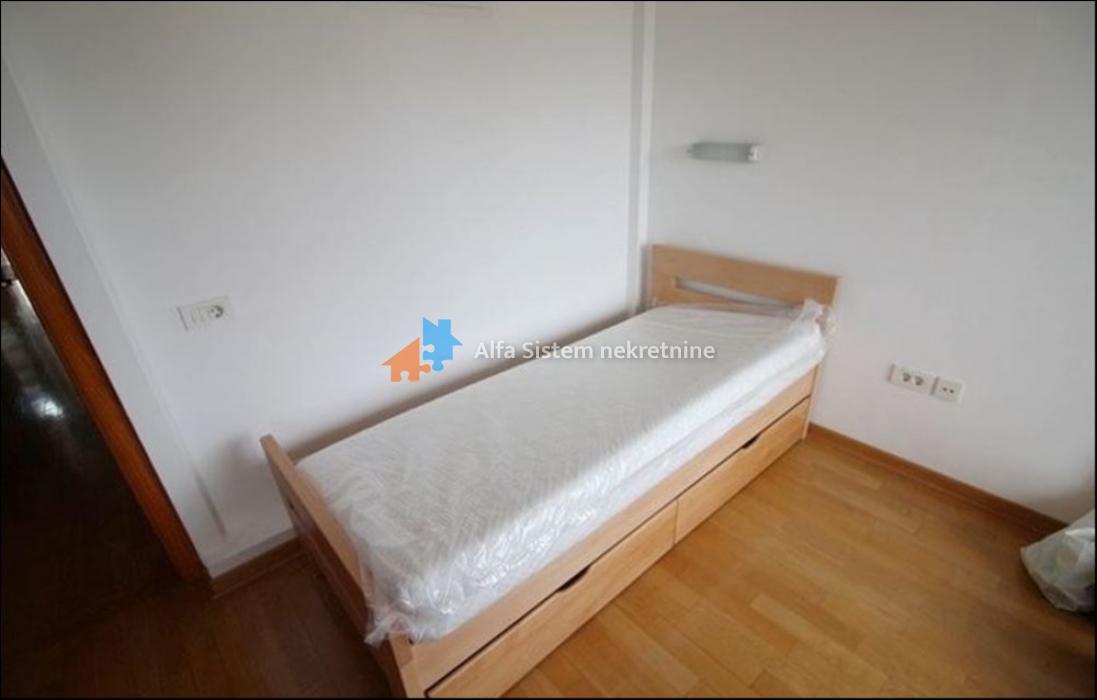 Izdavanje: Četvorosoban stan 157 m², Savski venac – Beograd