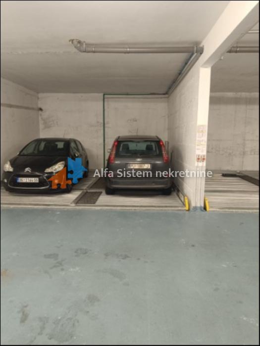 Izdavanje: Trosoban stan 77 m², Savski venac – Beograd
