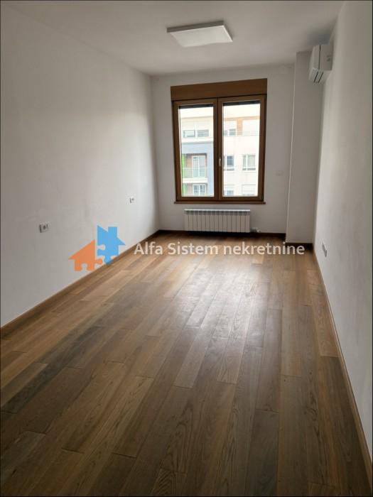 Izdavanje: Četvorosoban stan 106 m², Novi Beograd – Beograd