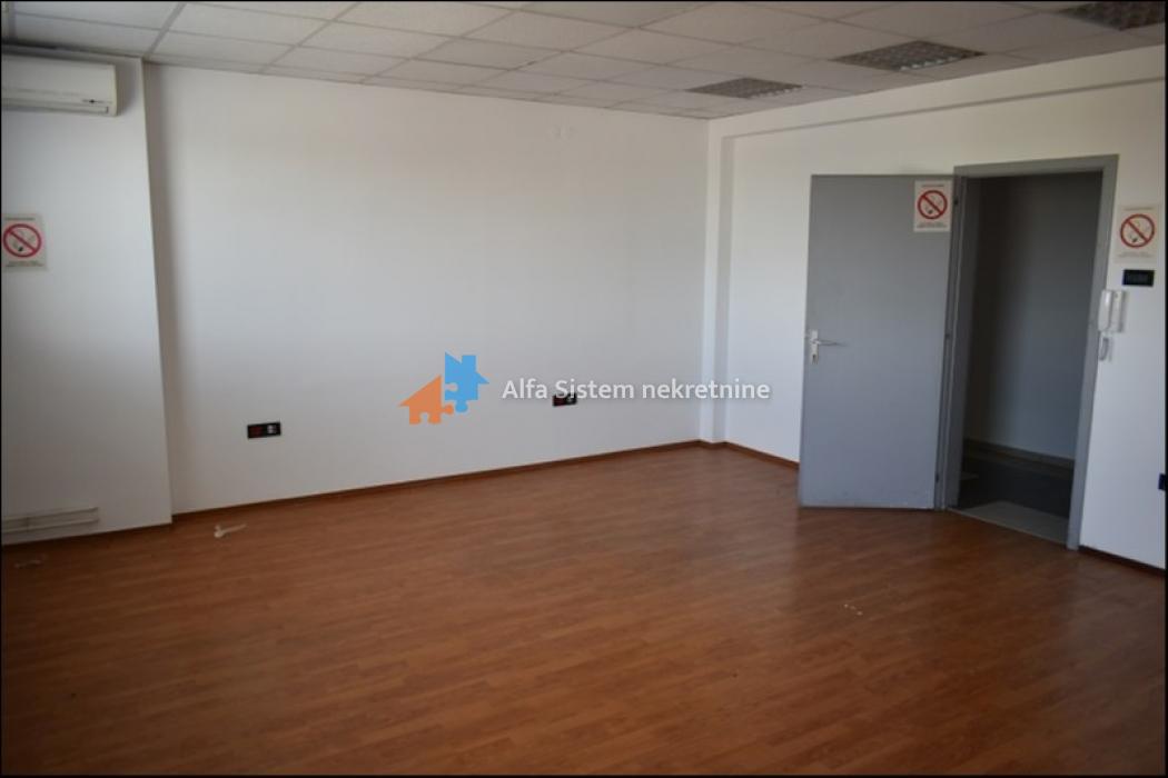 Izdavanje: Poslovni prostor 216 m², Zemun – Beograd