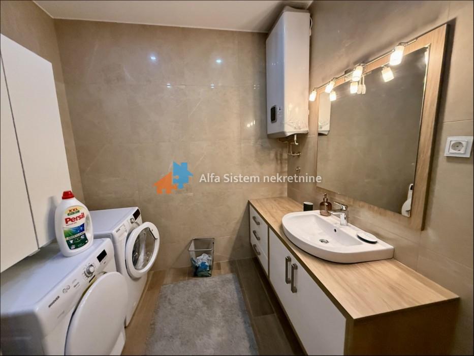 Izdavanje: Četvorosoban stan 185 m², Vračar – Beograd