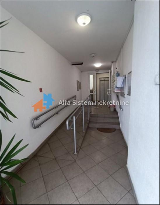 Izdavanje: Četvorosoban stan 100 m², Zvezdara – Beograd