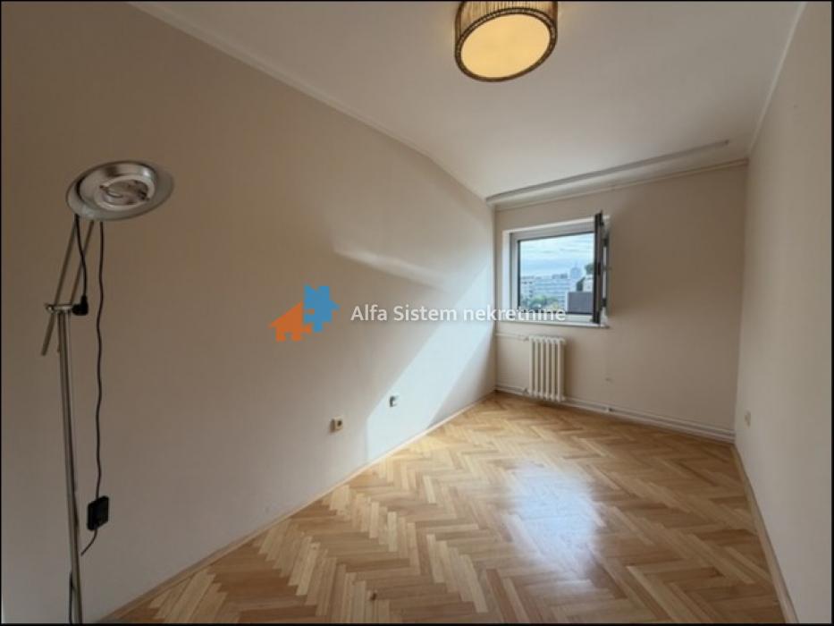 Izdavanje: Poslovni prostor 80 m², Stari grad – Beograd