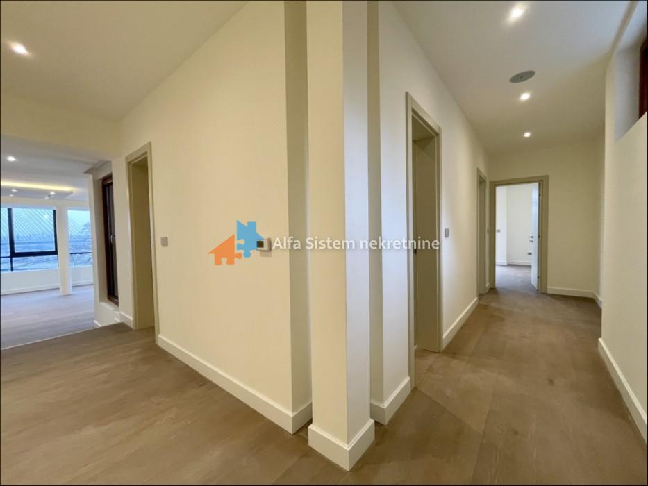 Izdavanje: Četvorosoban stan 174 m², Savski venac – Beograd