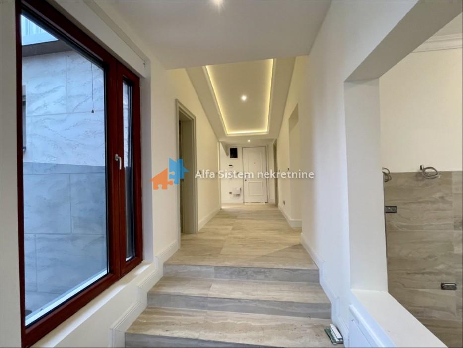 Izdavanje: Četvorosoban stan 174 m², Savski venac – Beograd