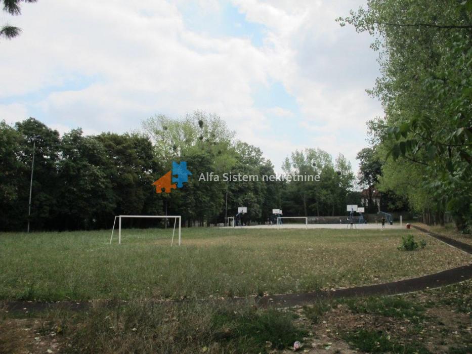 Izdavanje: Trosoban stan 90 m², Savski venac – Beograd
