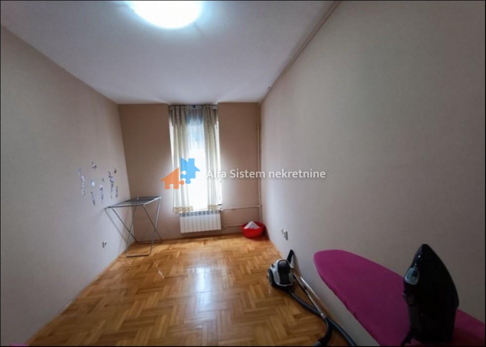 Izdavanje: Četvorosoban stan 100 m², Zvezdara – Beograd