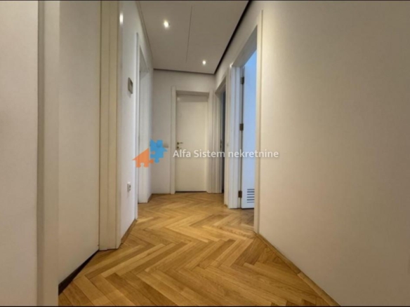 Izdavanje: Trosoban stan 110 m², Vračar – Beograd