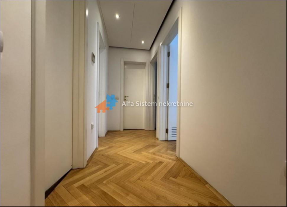 Izdavanje: Trosoban stan 110 m², Vračar – Beograd