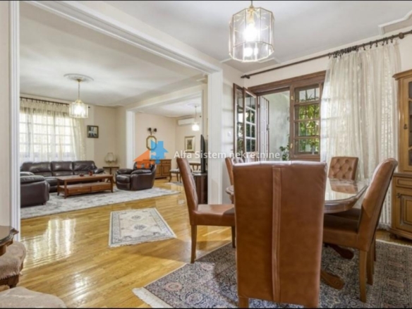 Izdavanje: Kuća 330 m², Dedinje – Beograd