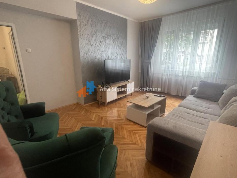 Izdavanje: Dvoiposoban stan 64 m², Savski venac – Beograd