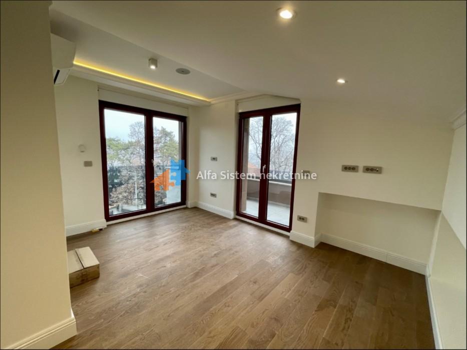 Izdavanje: Četvorosoban stan 174 m², Savski venac – Beograd