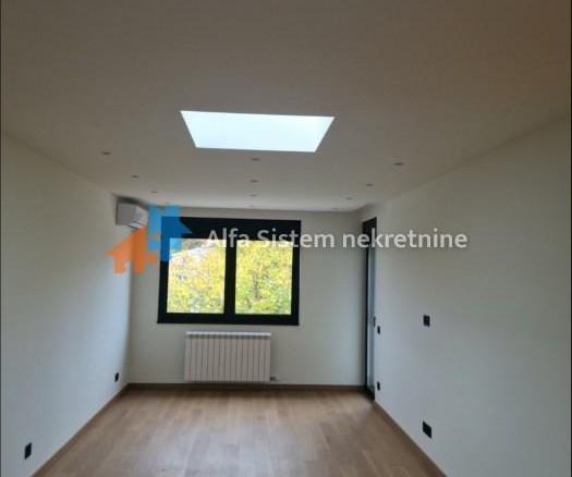 Izdavanje: Trosoban stan 66 m², Savski venac – Beograd