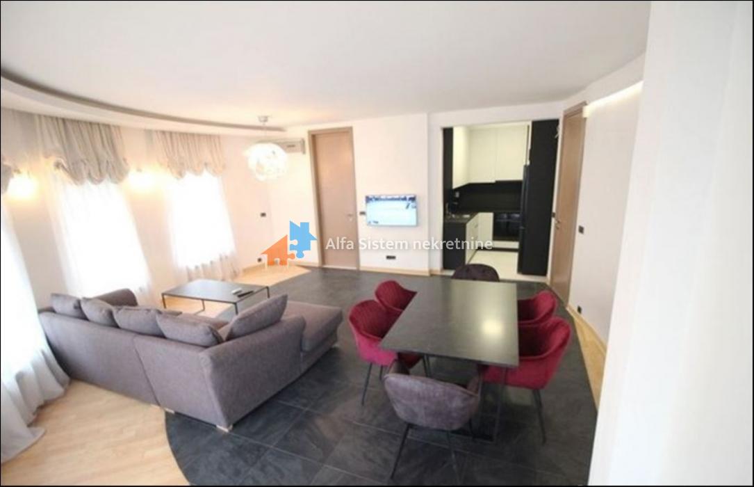 Izdavanje: Četvorosoban stan 150 m², Savski venac – Beograd