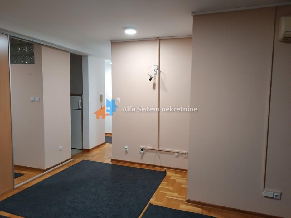 Izdavanje: Dvoiposoban stan 55 m², Voždovac – Beograd