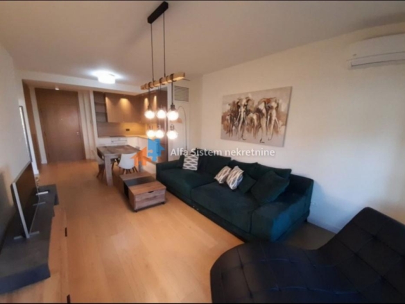 Izdavanje: Dvosoban stan 60 m², Savski venac – Beograd