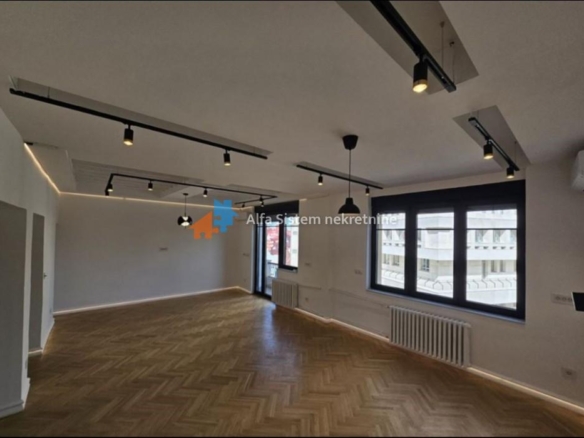 Izdavanje: Dvosoban stan 50 m², Savski venac – Beograd