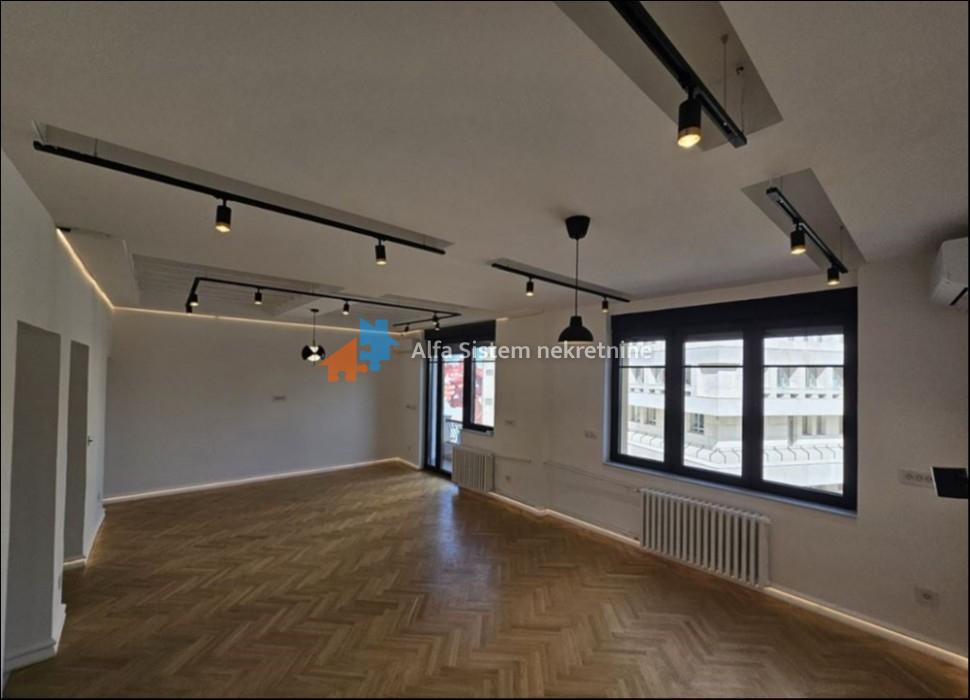 Izdavanje: Dvosoban stan 50 m², Savski venac – Beograd