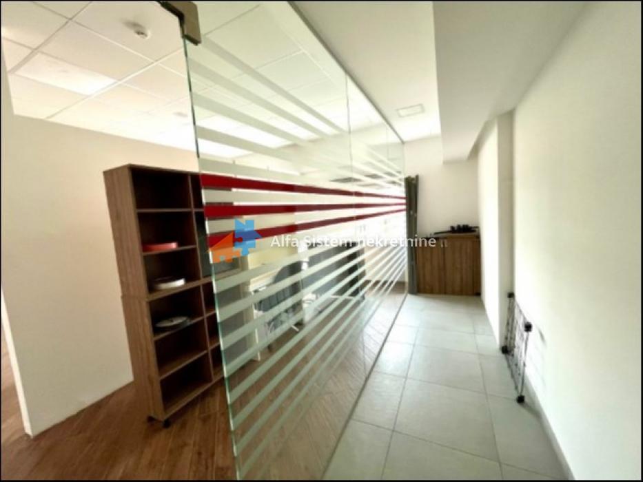 Izdavanje: Poslovni prostor 325 m², Zemun – Beograd