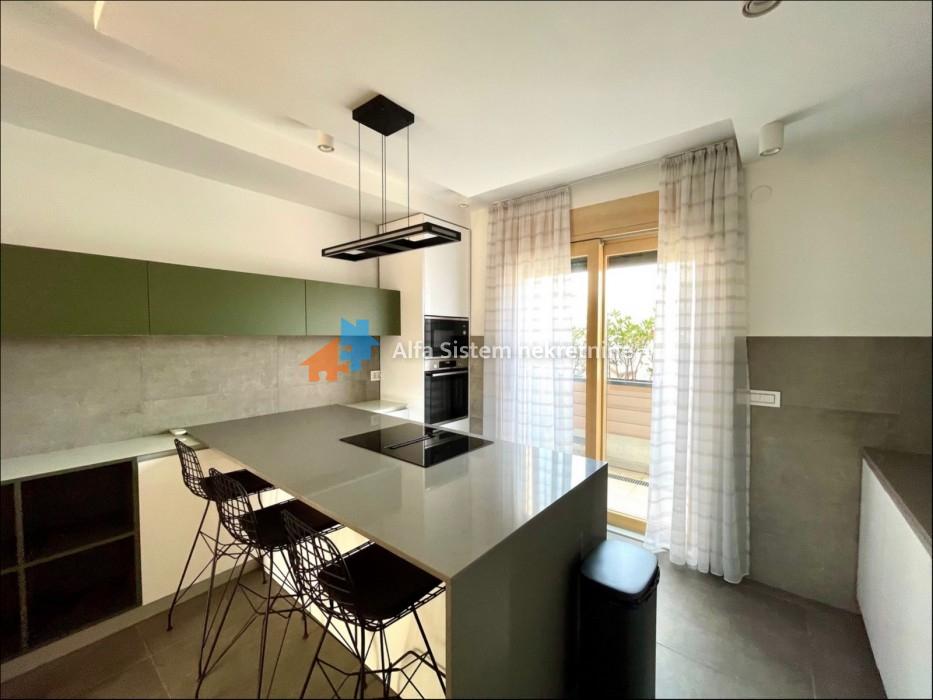 Izdavanje: Petosoban stan 240 m², Vračar – Beograd