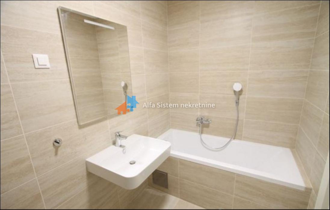 Izdavanje: Četvorosoban stan 105 m², Novi Beograd – Beograd