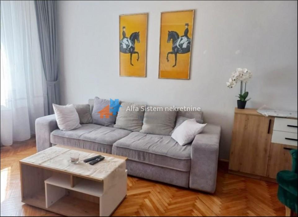 Izdavanje: Dvoiposoban stan 64 m², Savski venac – Beograd