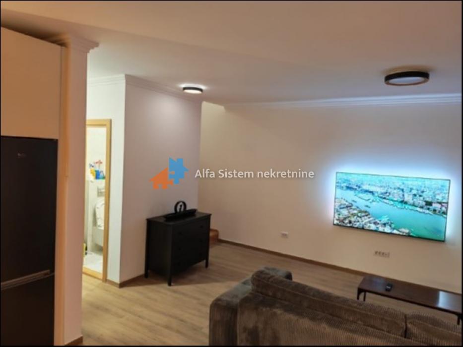 Izdavanje: Trosoban stan 77 m², Savski venac – Beograd