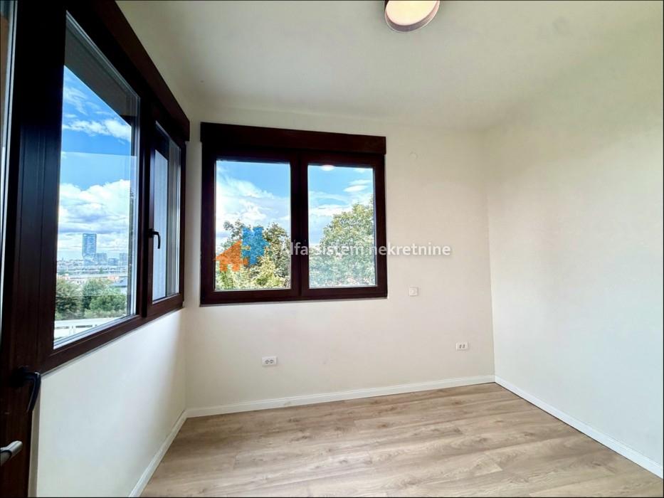 Izdavanje: Četvorosoban stan 123 m², Savski venac – Beograd