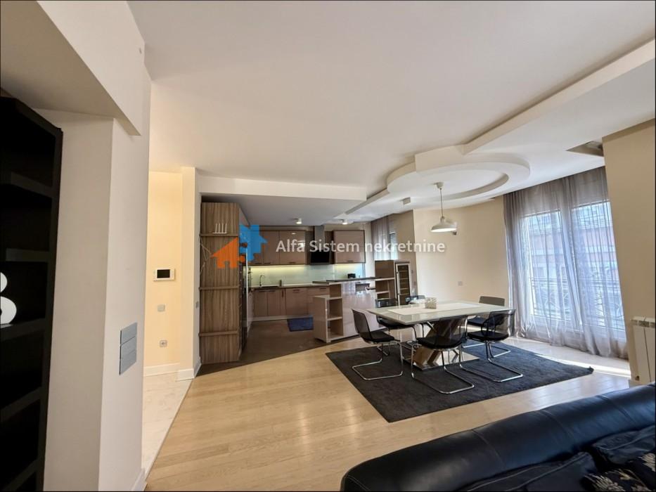 Izdavanje: Četvorosoban stan 185 m², Vračar – Beograd