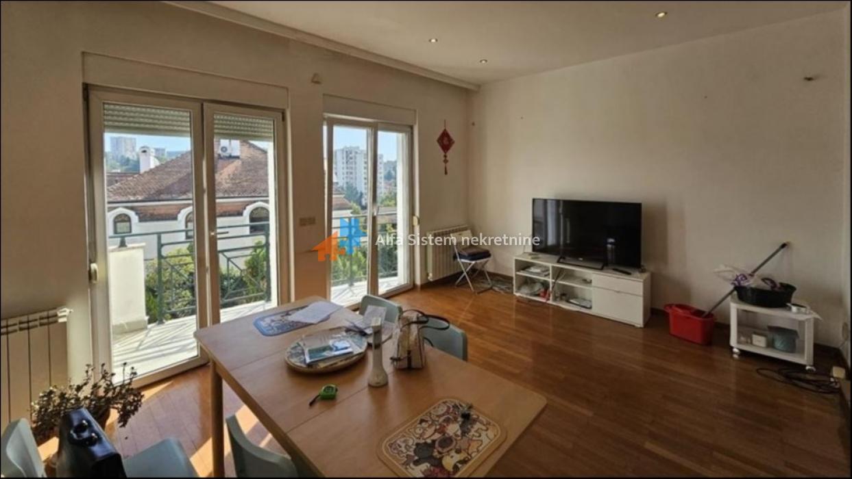 Izdavanje: Kuća 200 m², Dedinje – Beograd Izdavanje: Kuća 200 m², Dedinje – Beograd