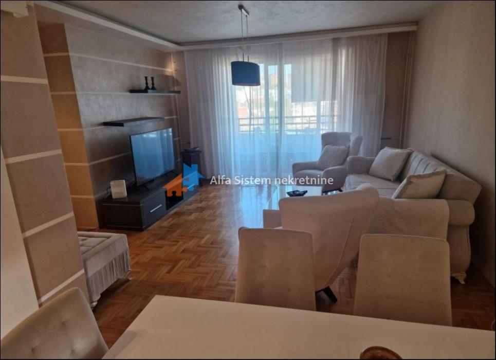 Izdavanje: Četvorosoban stan 100 m², Zvezdara – Beograd