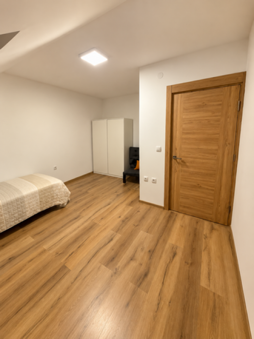 Izdavanje: Četvorosoban stan 90 m², Banovo brdo – Beograd