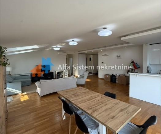 Izdavanje: Četvorosoban stan 157 m², Savski venac – Beograd