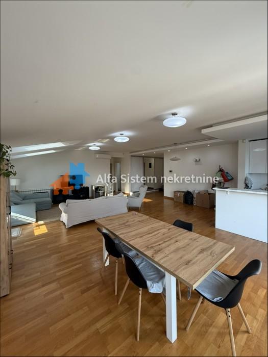 Izdavanje: Četvorosoban stan 157 m², Savski venac – Beograd